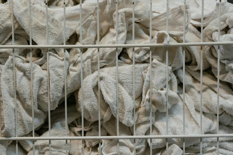 Cum să păstrezi prosoapele pufoase și proaspete pentru mai mult timp
